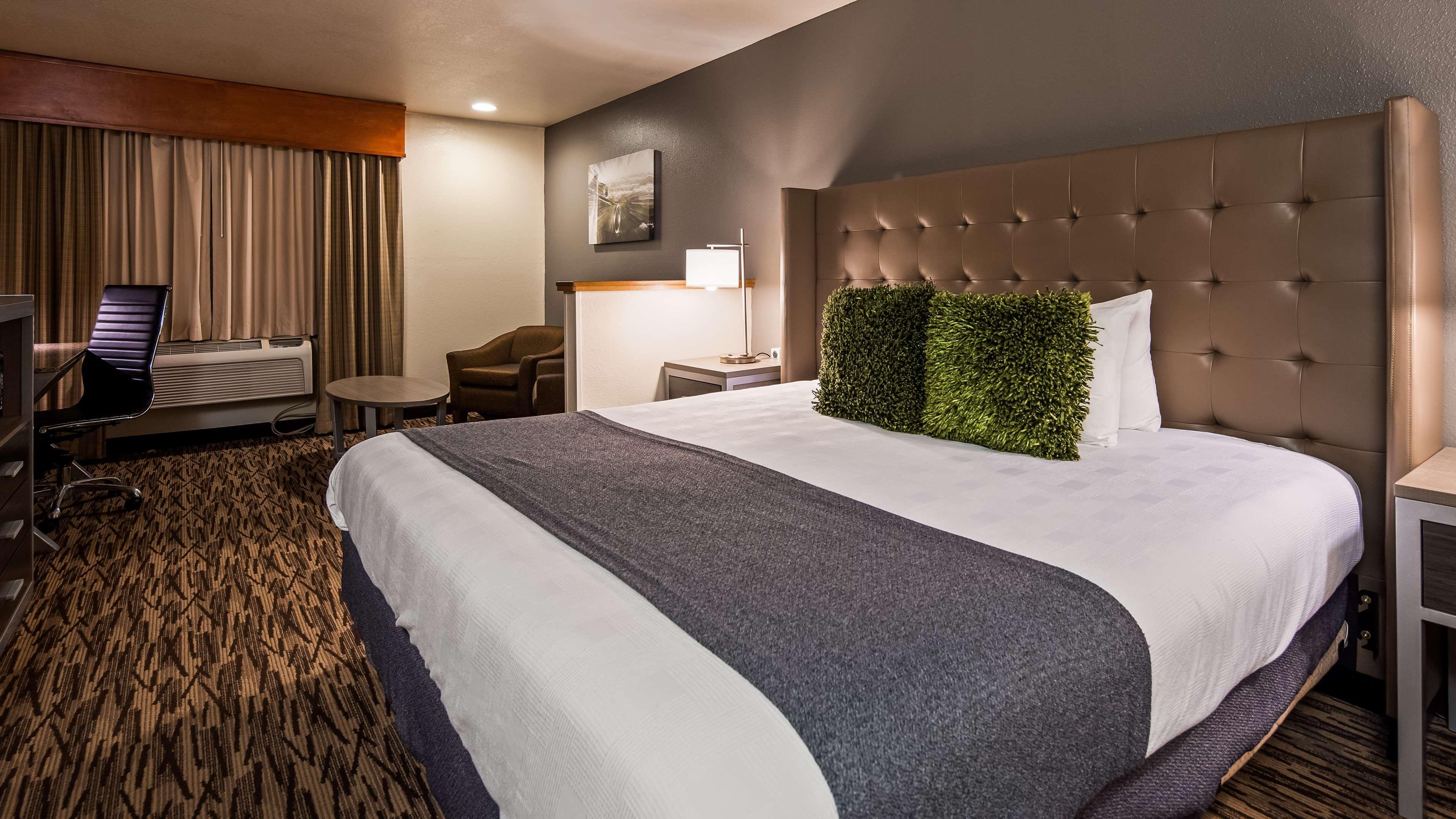 Best Western Plus Peppertree Airport Inn Эруэй-Хайтс Экстерьер фото