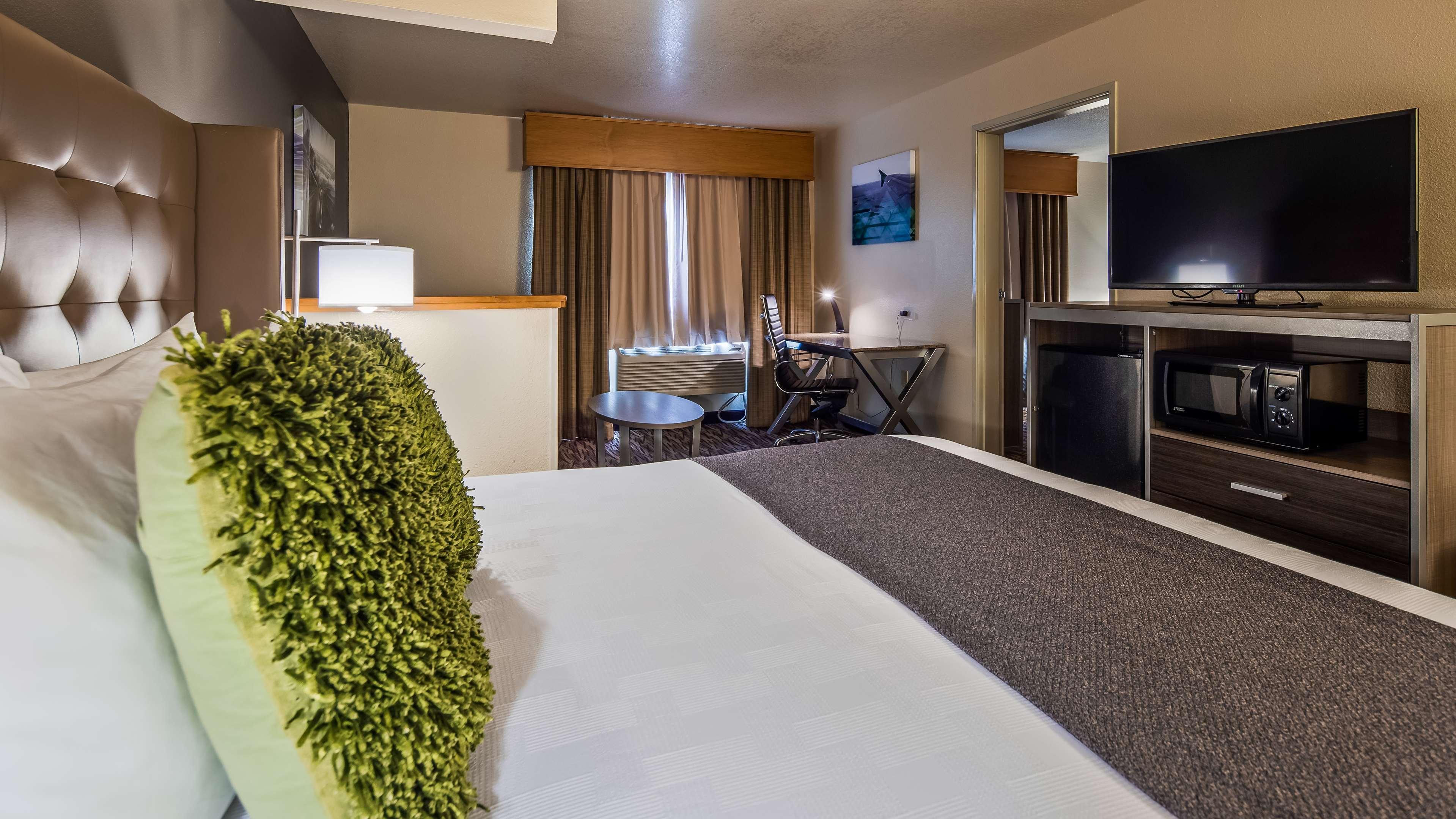 Best Western Plus Peppertree Airport Inn Эруэй-Хайтс Экстерьер фото