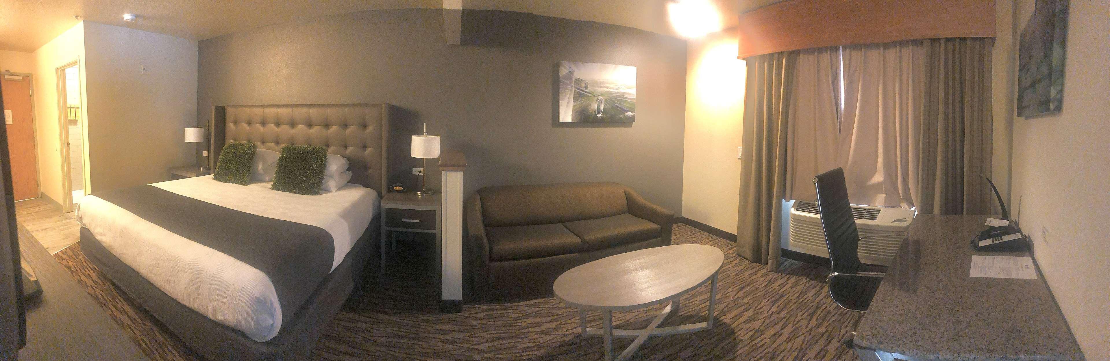 Best Western Plus Peppertree Airport Inn Эруэй-Хайтс Экстерьер фото