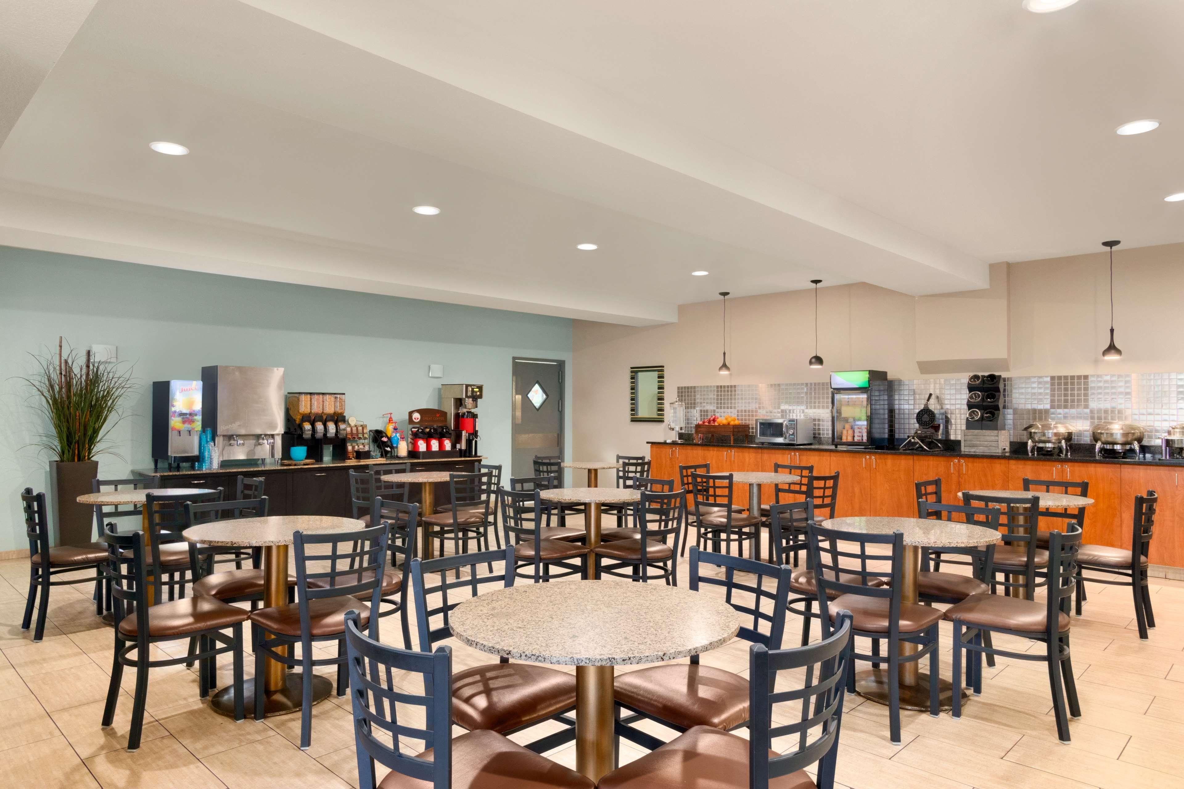 Best Western Plus Peppertree Airport Inn Эруэй-Хайтс Экстерьер фото