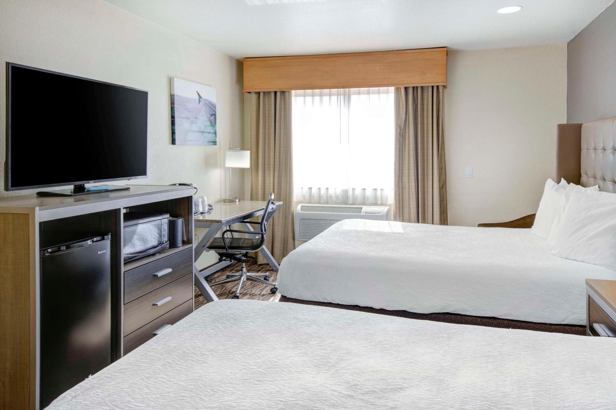 Best Western Plus Peppertree Airport Inn Эруэй-Хайтс Экстерьер фото
