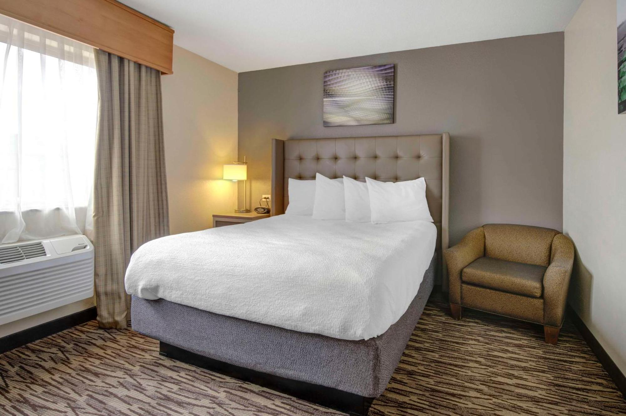 Best Western Plus Peppertree Airport Inn Эруэй-Хайтс Экстерьер фото