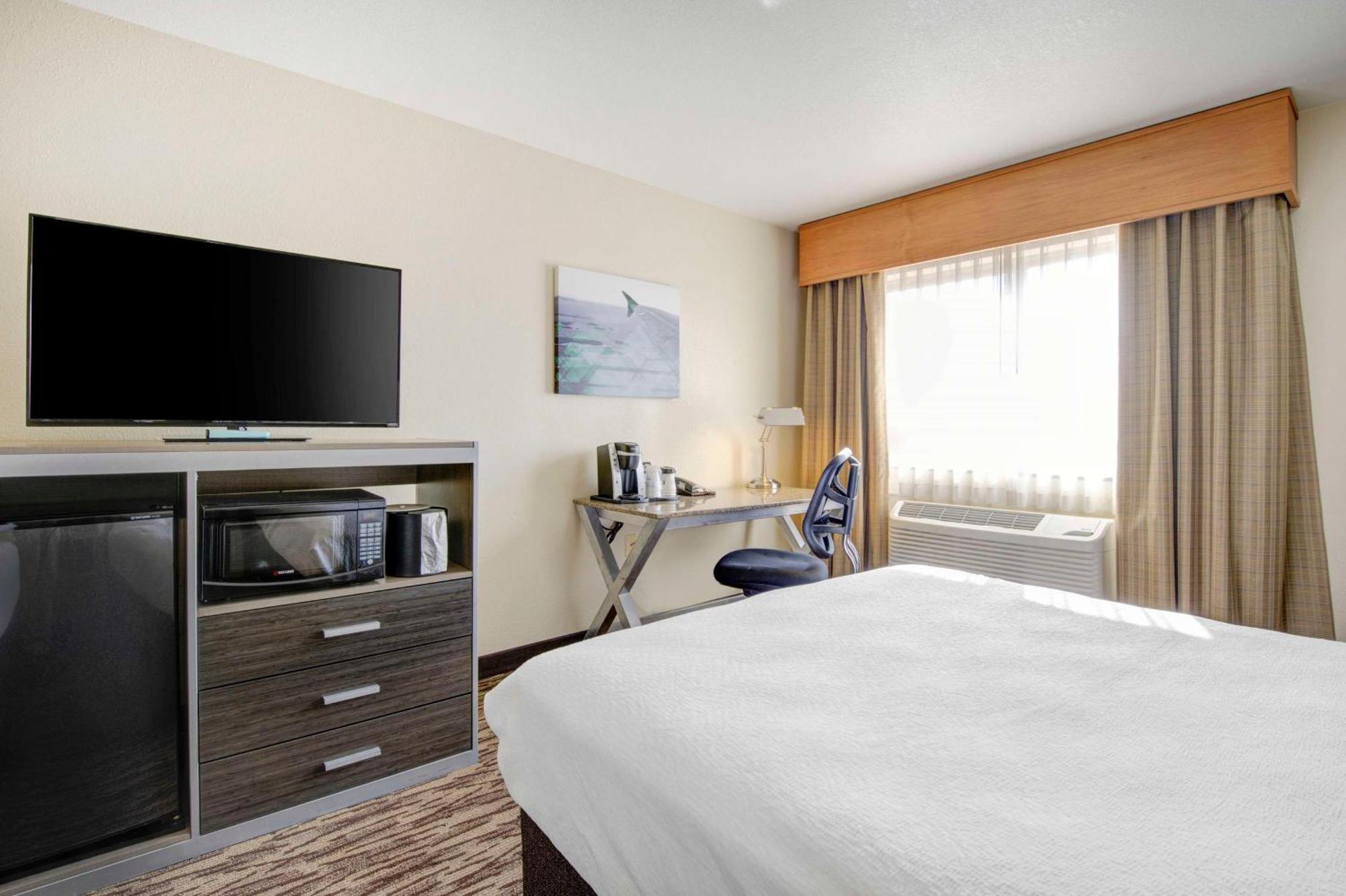 Best Western Plus Peppertree Airport Inn Эруэй-Хайтс Экстерьер фото