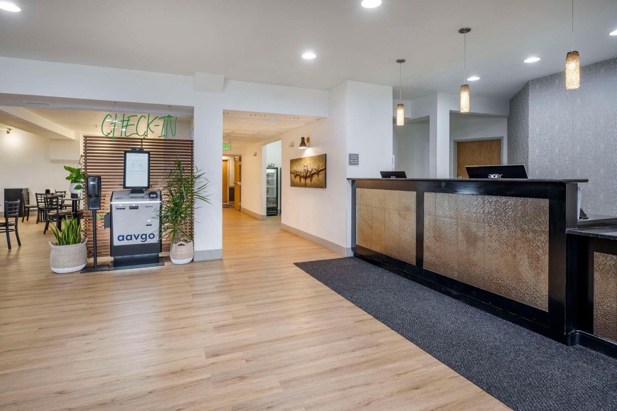 Best Western Plus Peppertree Airport Inn Эруэй-Хайтс Экстерьер фото